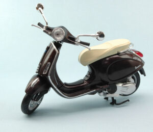 Vespa Primavera 125 2014 Brown scala 1:12