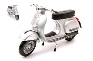 Vespa ET3 Primavera 1976 Silver scala 1:12