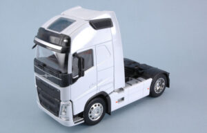 Volvo Fh 2-AXLE 2016 White scala 1:32 Welly