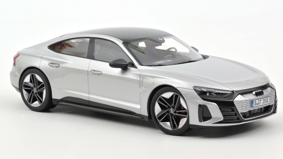 Audi RS E-Tron GT 2021 Silver 1:18 DS Modellismo Audi RS E-Tron GT 2021 Silver scala 1:18