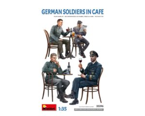 German Soldiers in Cafe' Kit scala 1:35
