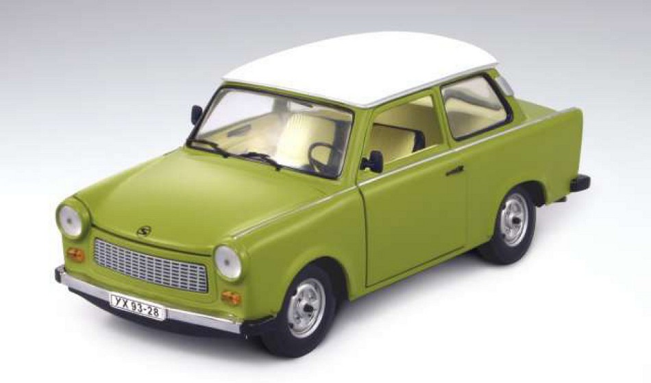 Trabant 601 Green W/White Roof 1:18 DS Modellismo Trabant 601 Green W/White Roof scala 1:18