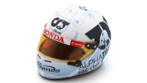 Casco Alpha Tauri Yuki Tsunoda scala 1:5