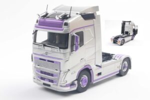 Volvo Trucks Fhglobetrotter Xl scala 1:24