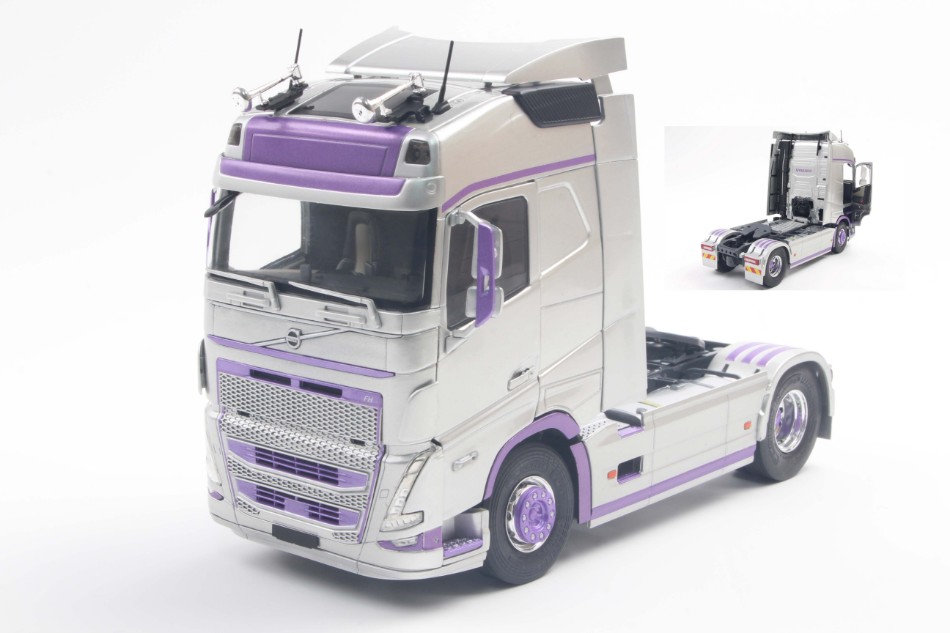 Volvo Trucks Fhglobetrotter XL 2023 SILVER/PURPLE1:24 DS Modellismo Volvo Trucks Fhglobetrotter Xl scala 1:24