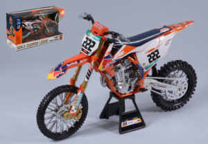 Red Bull Ktm 450 Sx-F Tony Cairoli scala 1:6