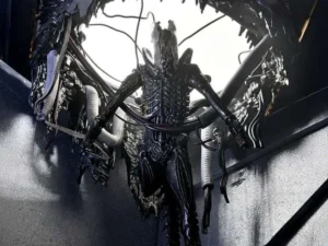 Alien Romulus Deluxe Suspended Lab Xenomorph