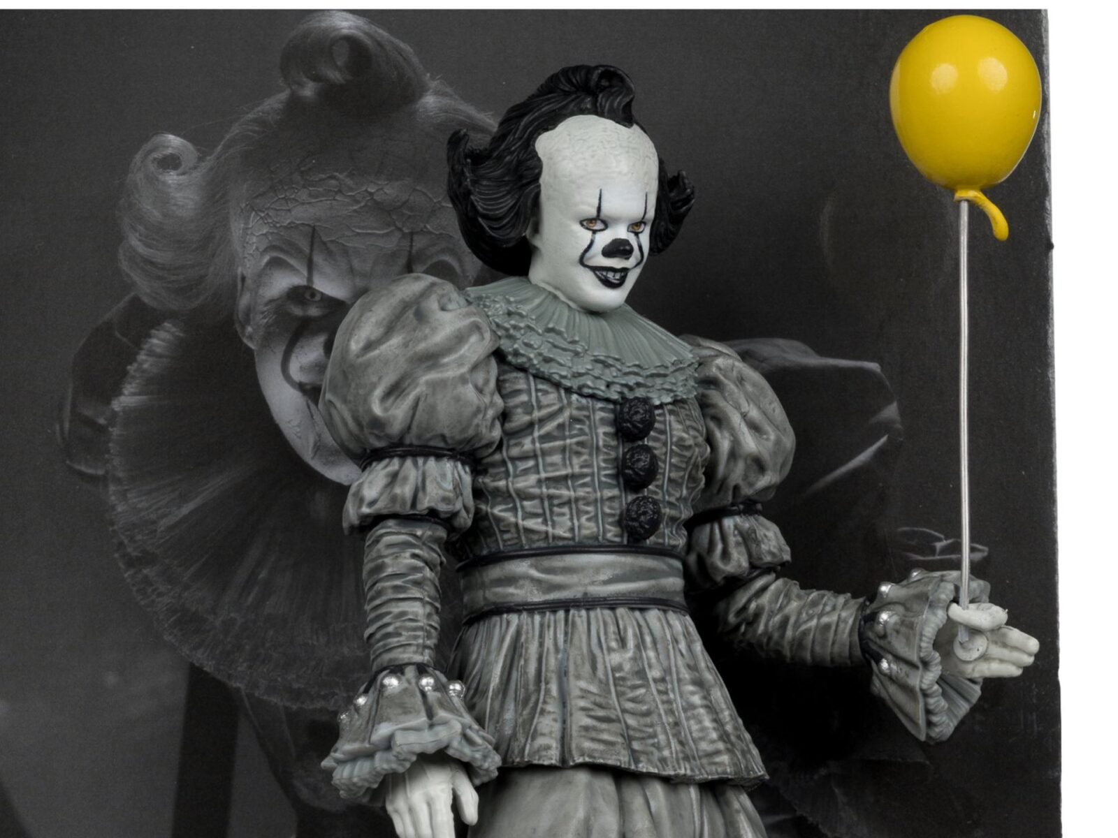 Movie Maniacs 6INCH Posed Welcome TO Derry WV2 Pennywise Black&white DS Modellismo Movie Maniacs 6INCH Posed Welcome To Derry