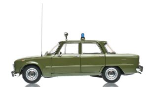 Alfa Romeo Giulia Super 1600cc scala 1/18
