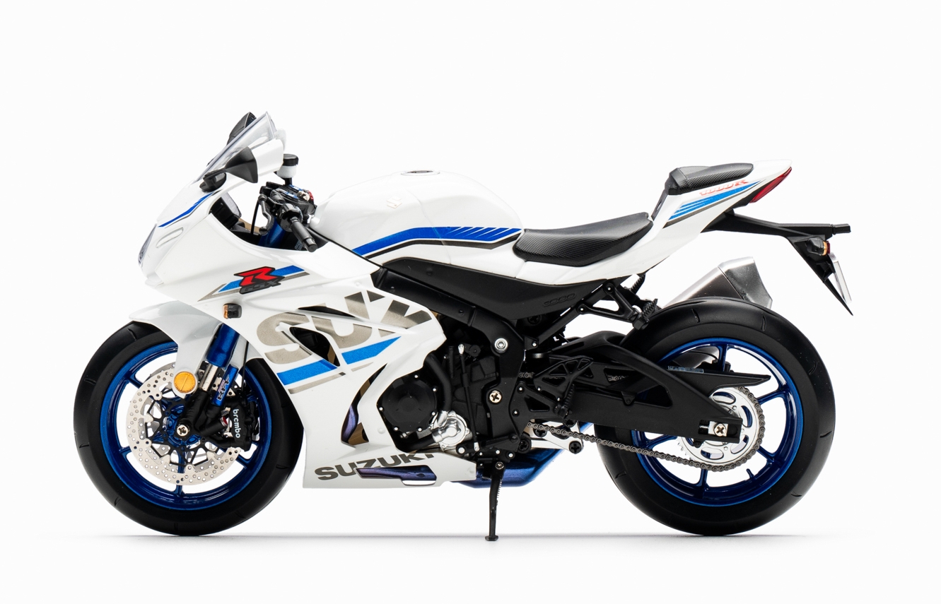Suzuki GSX-R1000R White 2020 DS Modellismo Suzuki GSX-R1000R White scala 1/12