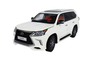Lexus LX570 White scala 1/18 LCD Models