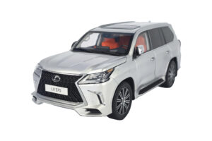Lexus LX570 Silver scala 1/18 LCD Models