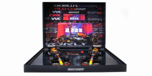 Red Bull Racing RB19 Two Car Set scala 1/18