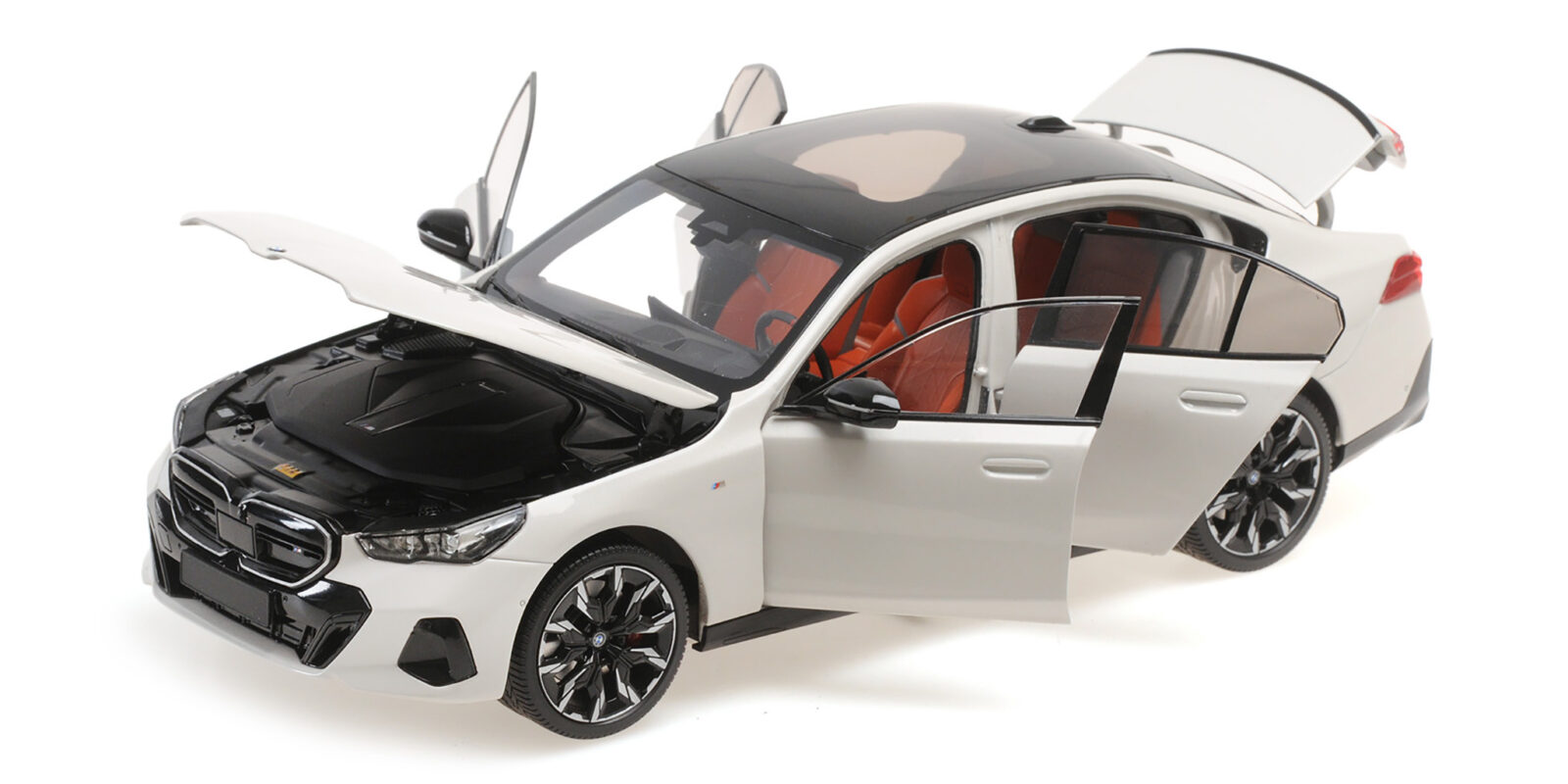 Bmw i5 White Metallic 2023 DS Modellismo Bmw i5 White Metallic scala 1/18 Minichamps