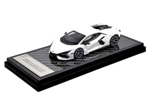 Lamborghini Revuelto White scala 1/64