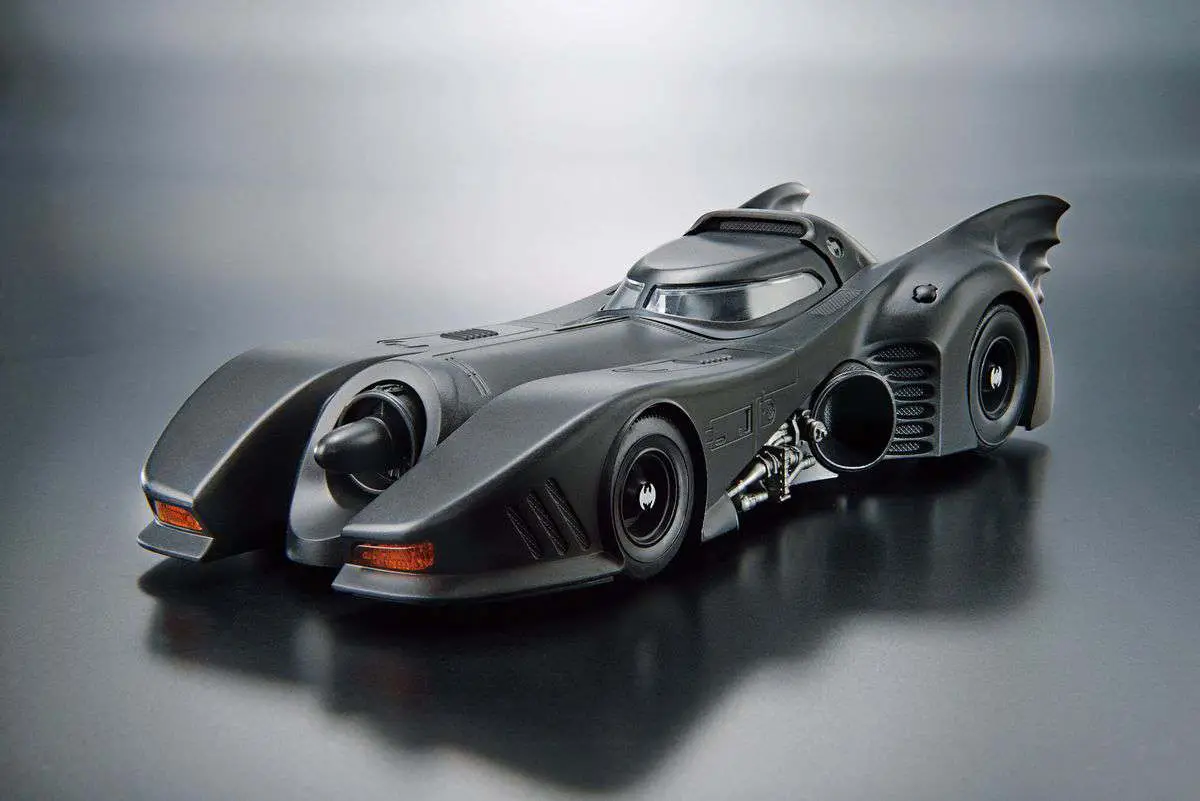Batman 1989 Batmobile 1/35 Model Kit DS Modellismo Batman 1989 Batmobile Model Kit scala 1/35