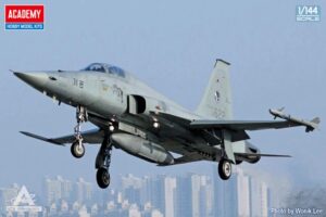 Rokaf KF-5E scala 1/144 ACADEMY