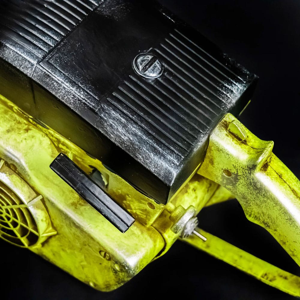Texas Chainsaw Massacre Figure Chainsaw with Sound 76 cm DS Modellismo Texas Chainsaw Massacre Chainsaw with Sound