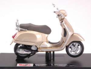 Vespa Gts 300 2017 Gold scala 1:18 Maisto