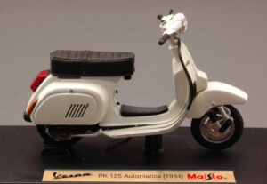Vespa Pk 125 Automatica 1984 scala 1:18