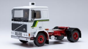Volvo F10 1983 White/Green scala 1:43