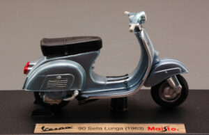 Vespa 90 Sella Lunga 1963 Light scala 1:18