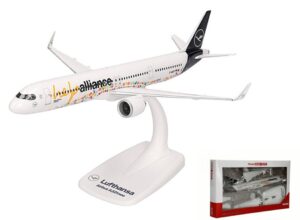 Airbus A 321NEO Lufthansa "Help Alliance"