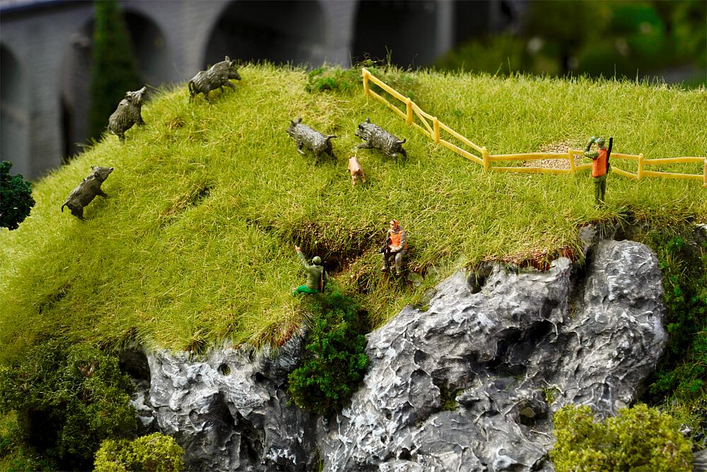 Cacciatori e cinghiali Scala H0 DS Modellismo Cacciatori e cinghiali scala H0 Faller