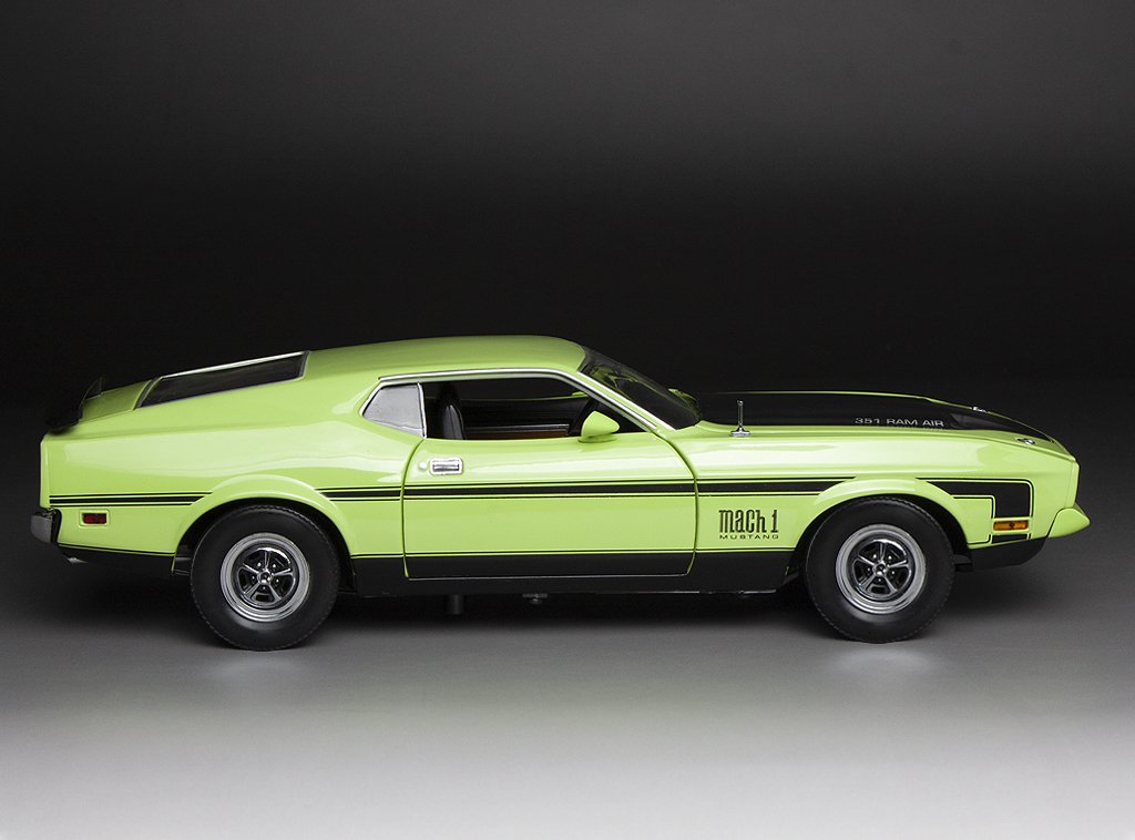 Ford Mustang MACH 1 del 1971 DS Modellismo Ford Mustang MACH 1 scala 1:18 Sun Star
