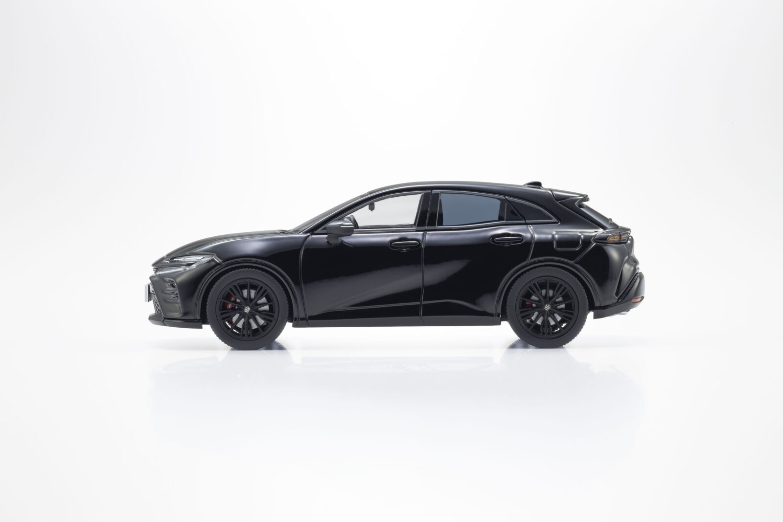 Toyota Crown Sport RS DS Modellismo Toyota Crown Sport RS scala 1:43 Kyosho