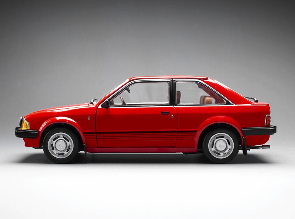 1983 Ford Escort Mark III Ghia - (LHD) DS Modellismo 1983 Ford Escort Mark III Ghia scala 1:18