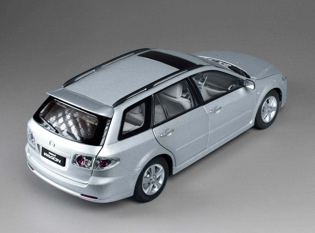 Madza 6 Wagon DS Modellismo Madza 6 Wagon scala 1:18 Sun Star - vista 3