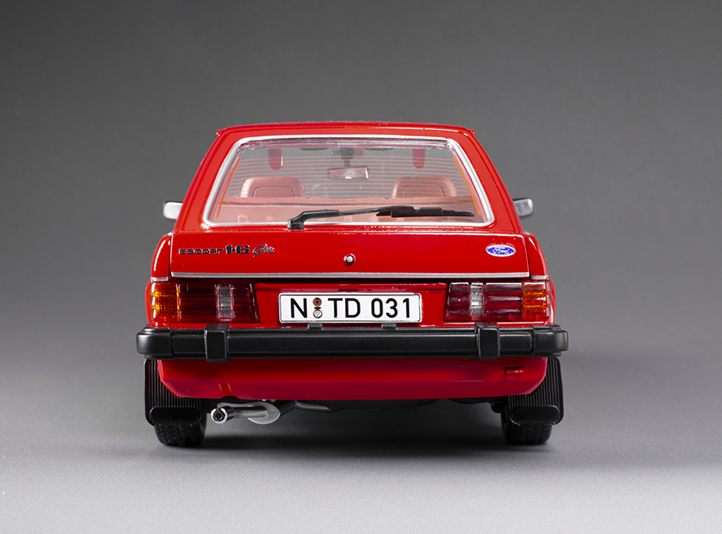 1983 Ford Escort Mark III Ghia - (LHD) DS Modellismo 1983 Ford Escort Mark III Ghia scala 1:18