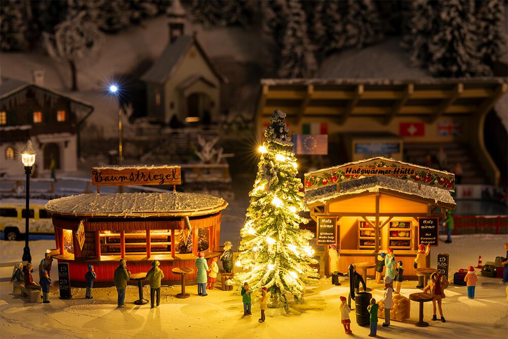 2 Bancarelle del mercatino di Natale con albero illuminato Scala H0 DS Modellismo 2 Bancarelle del mercatino scala H0