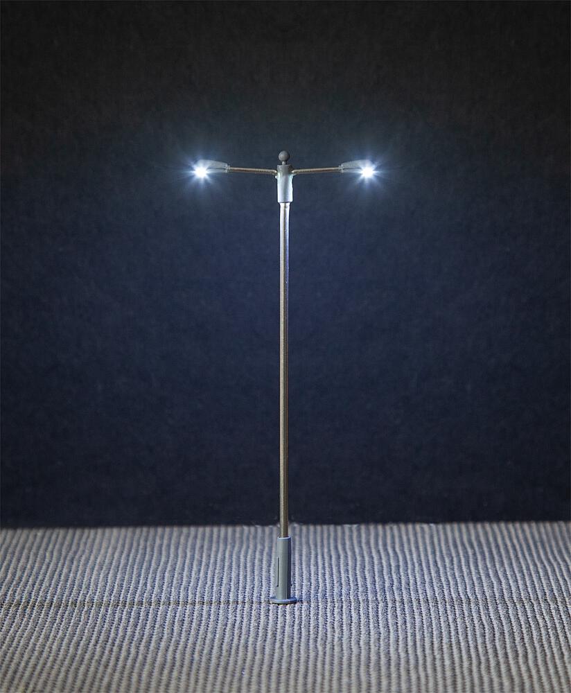 3 Lampioni a LED - Bianco freddo Scala H0 DS Modellismo 3 Lampioni a LED Bianco freddo scala H0