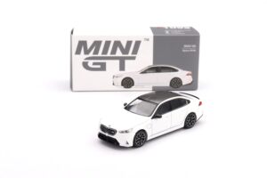 BMW M5 (G90) Alpine White scala 1/64 Mini GT