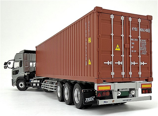 UD Quon Container Trailer DS Modellismo UD Quon Container Trailer scala 1:43 Kyosho