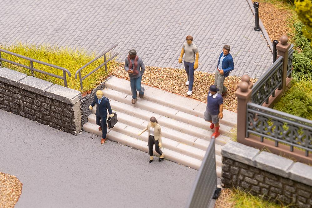 Persone che Scendono le Scale Scala H0 DS Modellismo Persone che Scendono le Scale scala H0