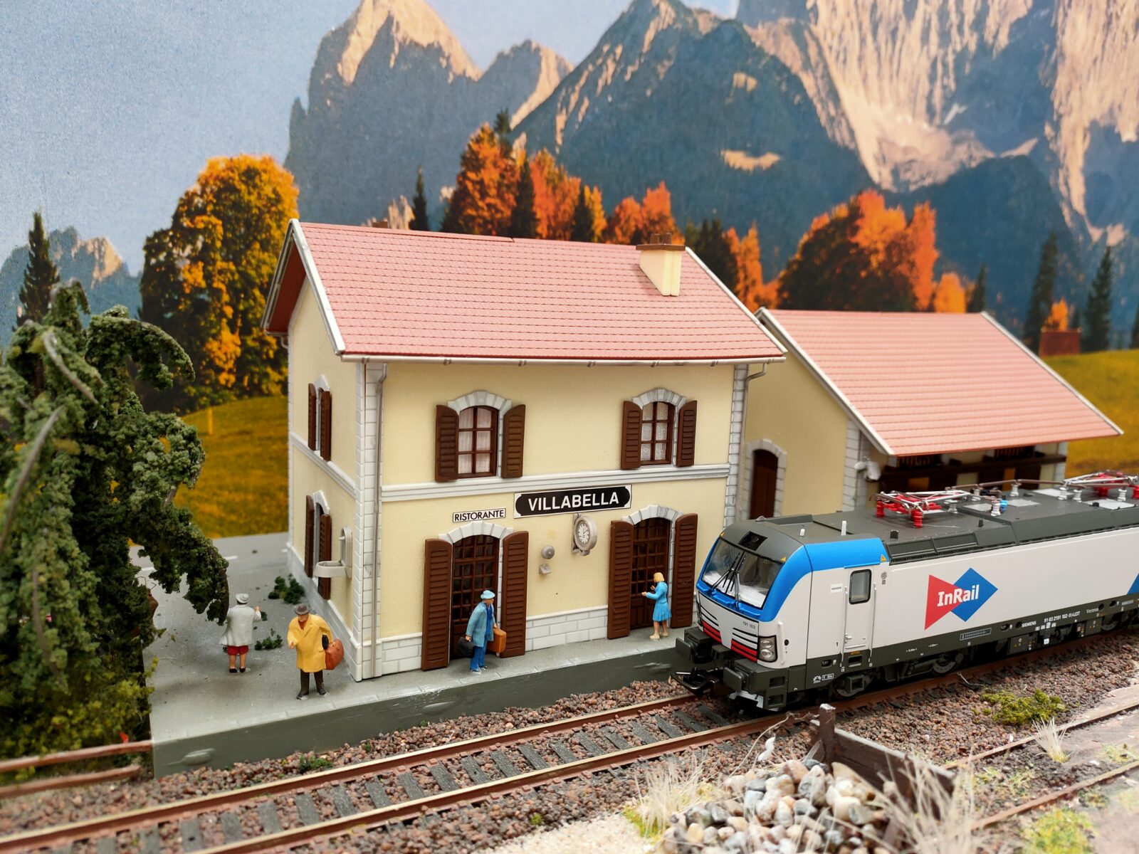 Locomotiva elettrica E. 191.102 InRail "LOCOITALIA" Epoca VI Scala H0 DS Modellismo Locomotiva elettrica E. 191.102 scala H0