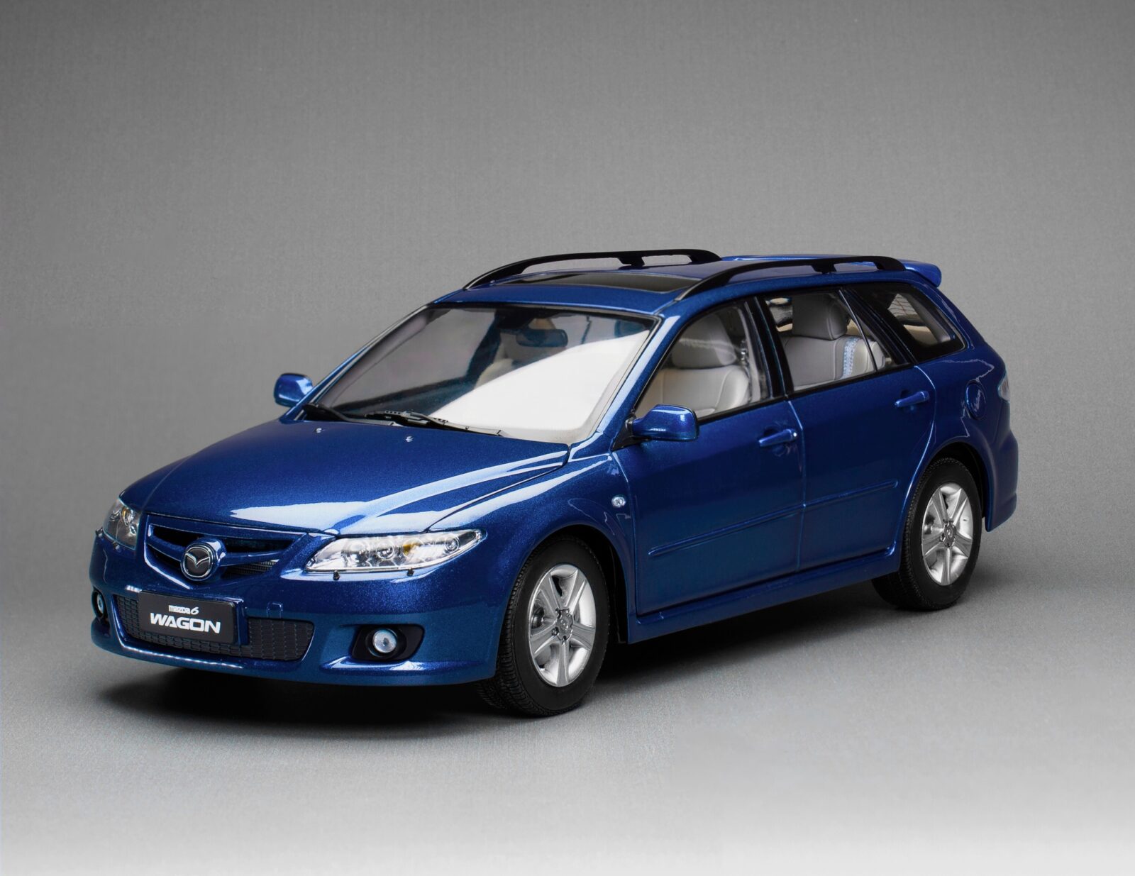 Mazda 6 Wagon DS Modellismo Mazda 6 Wagon scala 1:18 Sun Star - vista 2