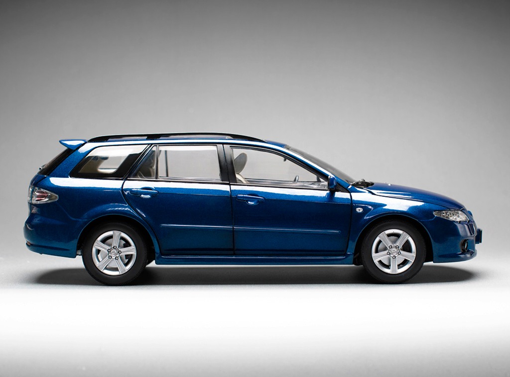 Mazda 6 Wagon DS Modellismo Mazda 6 Wagon scala 1:18 Sun Star - vista 5