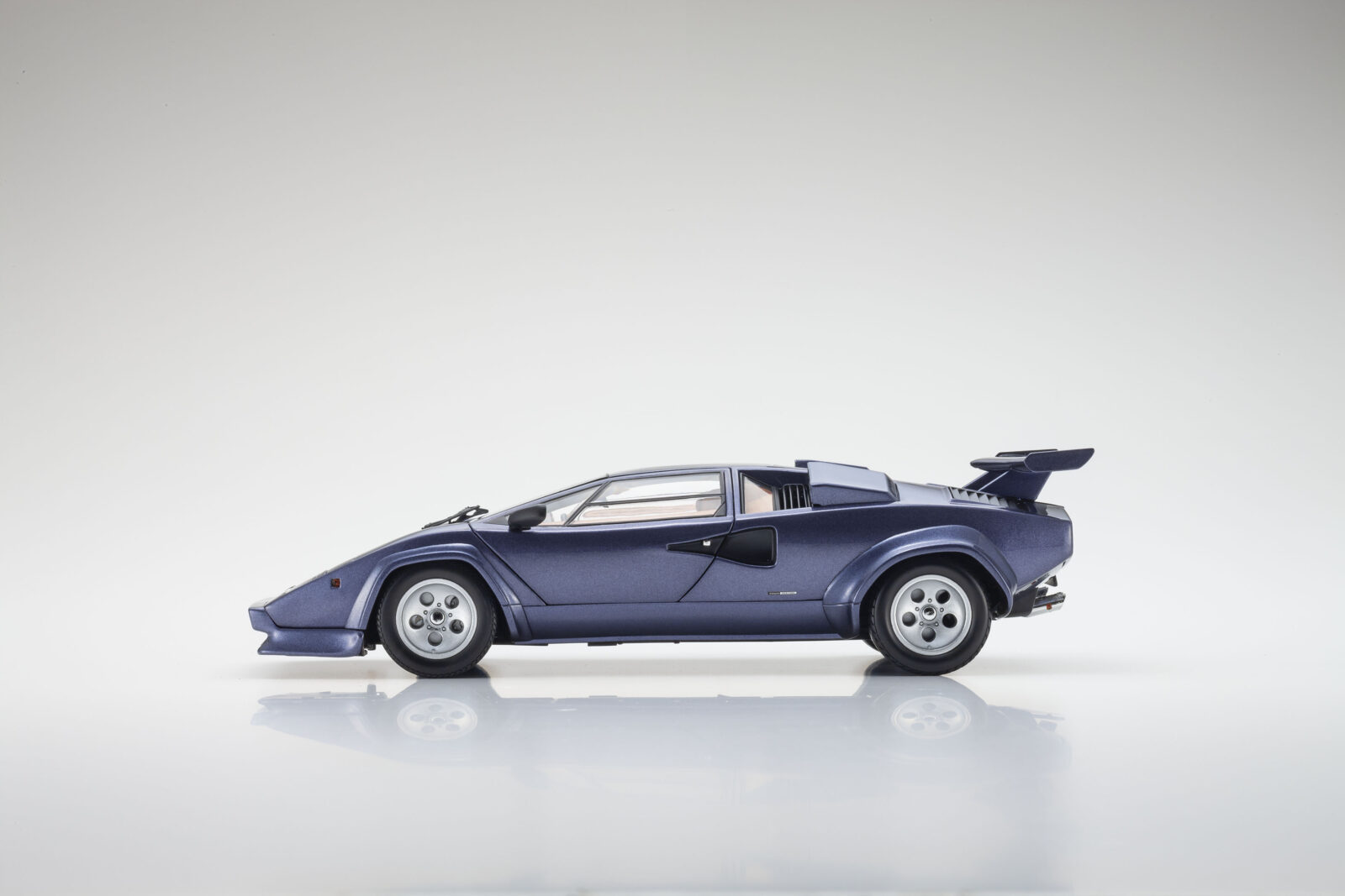 Lamborghini Countach LP 5000 Quattrovalvole DS Modellismo Lamborghini Countach LP 5000 scala 1:18 - vista 3