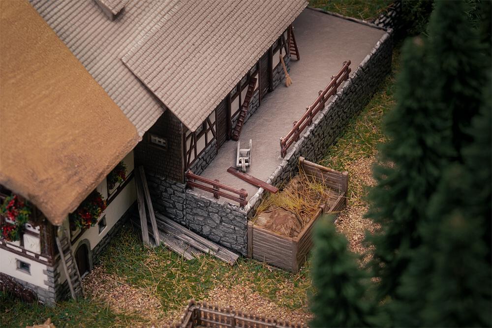Fattoria nella Foresta Nera con 2 figure - Modello Commemorativo Scala N DS Modellismo Fattoria nella Foresta Nera 2 figure scala N