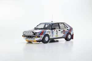 Lancia Delta HF 4WD "LANCIA scala 1:18