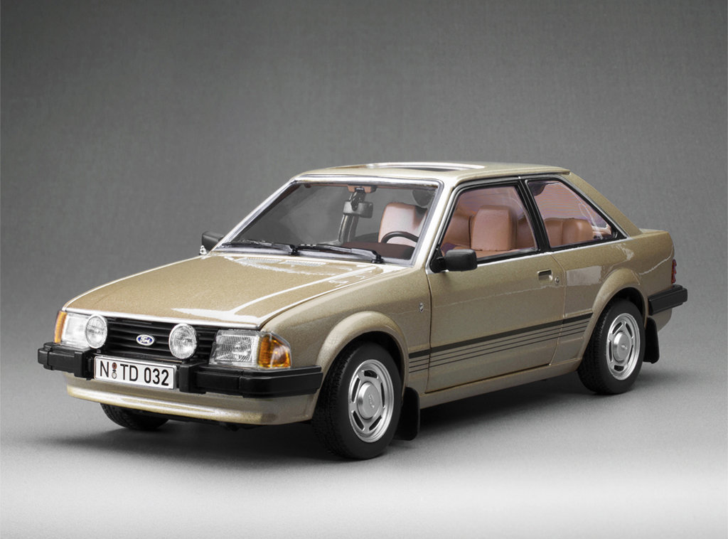 1983 Ford Escort Mark III Ghia - (LHD) DS Modellismo 1983 Ford Escort Mark III Ghia scala 1:18