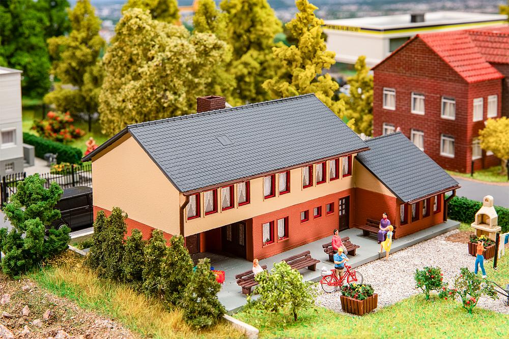 Centro comunitario Scala H0 DS Modellismo Centro comunitario scala H0 Faller
