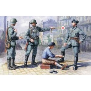 German Patrol 1939-1942 1 Officer + 2 Soldiers + 1 Civilian Kit 1:35