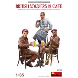 1/35 British Soldiers in Cafe