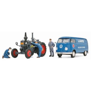 Volkswagen T1B Van Lanz Assistance with Bulldog Tractor 1956 1:32