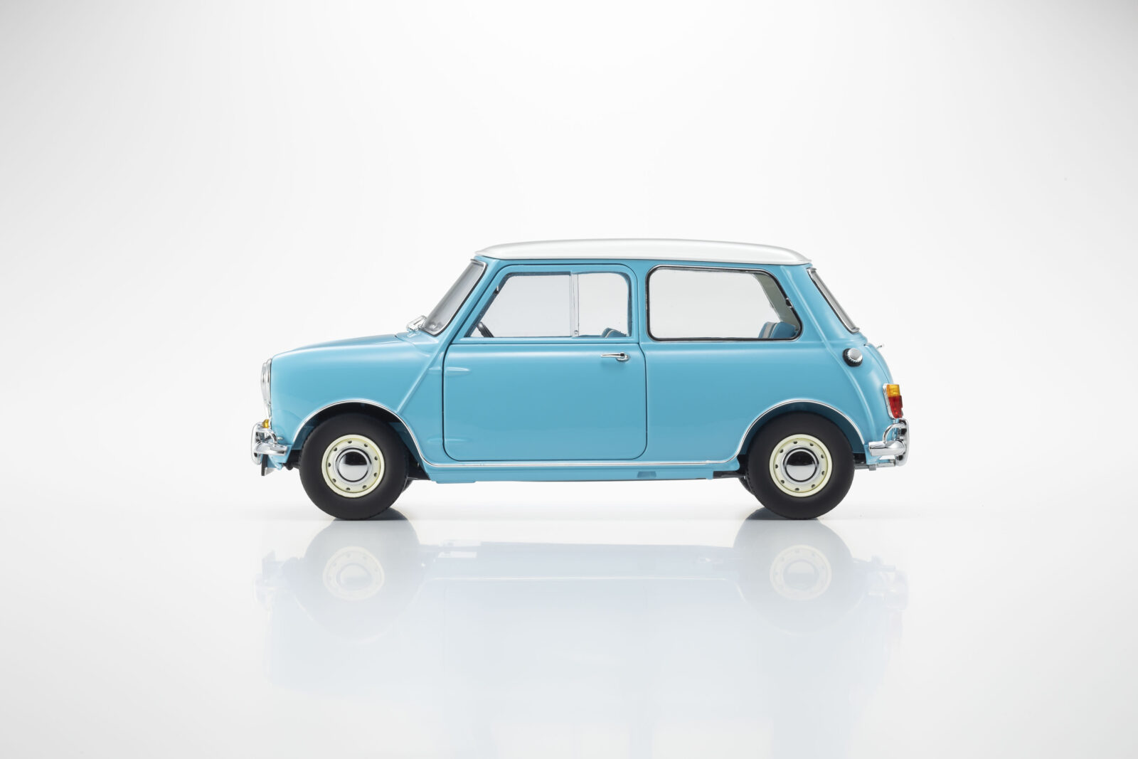 Morris Mini Cooper 1275S DS Modellismo Morris Mini Cooper 1275S scala 1:18 Kyosho - vista 3